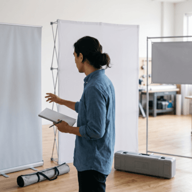 How to Choose Logo Screen Printing That Holds Up